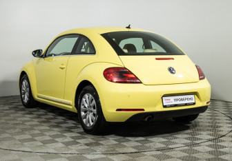 Подержанный автомобиль Volkswagen Beetle Hatchback 2014 года (7 фото)