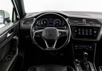 Подержанный автомобиль Volkswagen Tiguan 2021 года (15 фото)