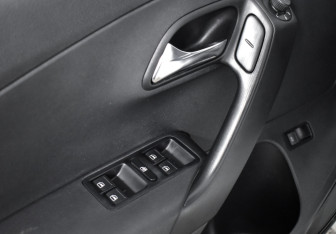 Подержанный автомобиль Volkswagen Polo Sedan 2017 года (10 фото)