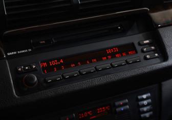 Подержанный автомобиль BMW X5 2005 года (13 фото)