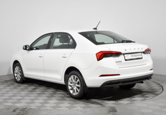 Подержанный автомобиль Skoda Rapid Liftback 2021 года (7 фото)