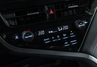 Подержанный автомобиль Toyota Camry Sedan 2021 года (20 фото)
