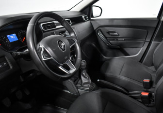 Подержанный автомобиль Renault Duster 2022 года (9 фото)