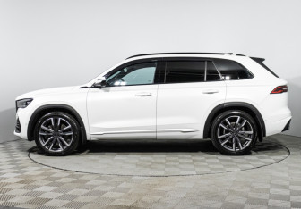 Подержанный автомобиль Geely Monjaro 2023 года (8 фото)