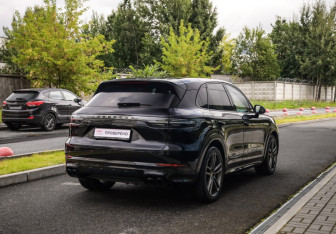 Подержанный автомобиль Porsche Cayenne 2019 года (6 фото)