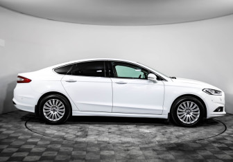 Подержанный автомобиль Ford Mondeo Sedan 2014 года (6 фото)