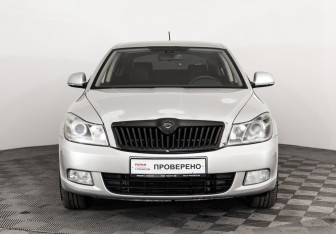 Подержанный автомобиль Skoda Octavia Liftback 2012 года (3 фото)