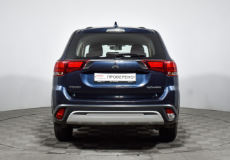 Подержанный автомобиль Mitsubishi Outlander 2019 года (6 фото)
