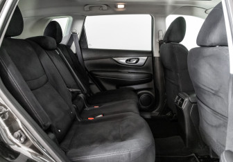 Подержанный автомобиль Nissan X-Trail 2015 года (20 фото)