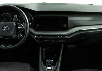Подержанный автомобиль Skoda Octavia Liftback 2021 года (14 фото)