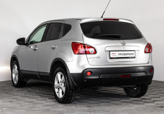 Подержанный автомобиль Nissan Qashqai 2007 года (7 фото)