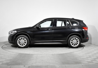 Подержанный автомобиль BMW X1 2021 года (8 фото)