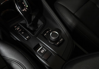 Подержанный автомобиль BMW X1 2021 года (16 фото)