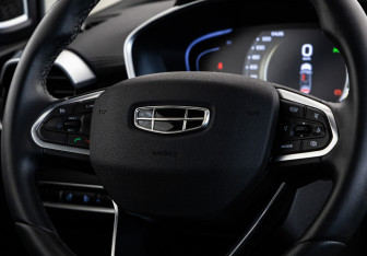 Подержанный автомобиль Geely Coolray 2023 года (11 фото)