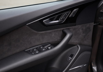 Подержанный автомобиль Audi Q7 2018 года (28 фото)