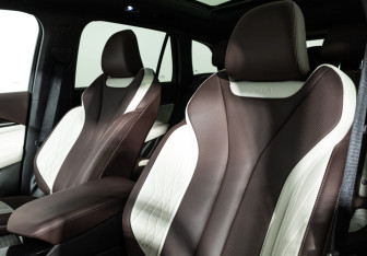 Подержанный автомобиль Geely Monjaro 2023 года (26 фото)