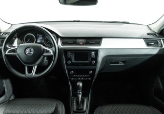 Подержанный автомобиль Skoda Rapid Liftback 2016 года (13 фото)