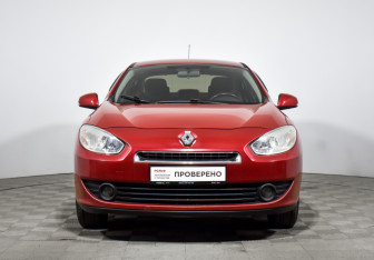 Подержанный автомобиль Renault Fluence 2011 года (2 фото)