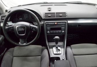 Подержанный автомобиль Audi A4 Sedan 2007 года (14 фото)