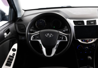 Подержанный автомобиль Hyundai Solaris Sedan 2012 года (11 фото)