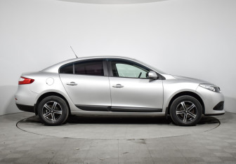 Подержанный автомобиль Renault Fluence 2014 года (4 фото)