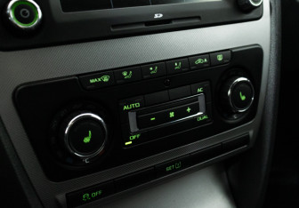 Подержанный автомобиль Skoda Octavia Liftback 2010 года (15 фото)