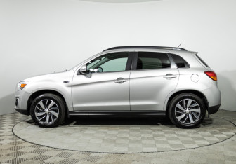Подержанный автомобиль Mitsubishi ASX 2014 года (8 фото)