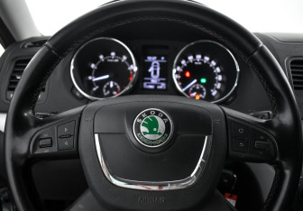 Подержанный автомобиль Skoda Yeti 2013 года (17 фото)