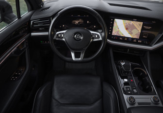 Подержанный автомобиль Volkswagen Touareg 2020 года (11 фото)
