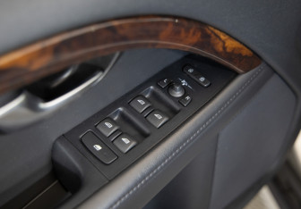 Подержанный автомобиль Volvo XC70 2012 года (18 фото)