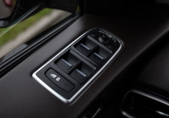 Подержанный автомобиль Jaguar F-Pace 2017 года (24 фото)