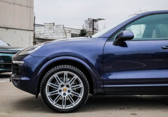 Подержанный автомобиль Porsche Cayenne 2017 года (3 фото)