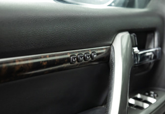 Подержанный автомобиль Toyota Land Cruiser Suv 2014 года (19 фото)