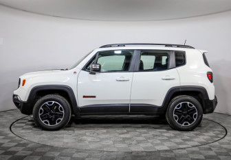 Подержанный автомобиль Jeep Renegade 2018 года (8 фото)