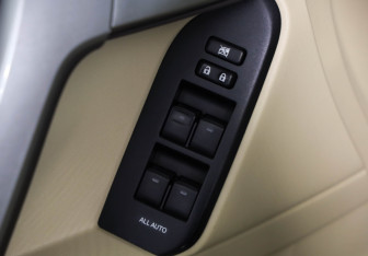 Подержанный автомобиль Toyota Land Cruiser Prado 2018 года (27 фото)