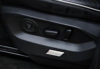 Подержанный автомобиль Volkswagen Touareg 2021 года (27 фото)