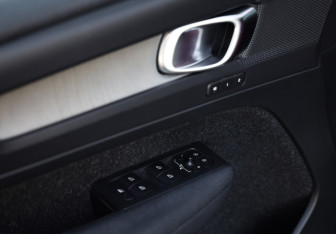 Подержанный автомобиль Volvo XC40 2019 года (22 фото)