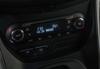 Подержанный автомобиль Ford Kuga 2016 года (14 фото)