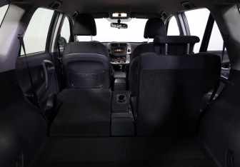 Подержанный автомобиль Toyota RAV4 2012 года (18 фото)