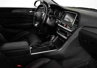 Подержанный автомобиль Hyundai Sonata 2018 года (17 фото)