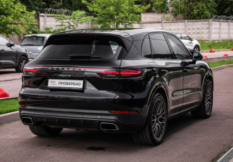 Подержанный автомобиль Porsche Cayenne 2021 года (6 фото)