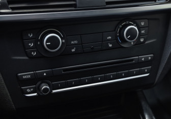 Подержанный автомобиль BMW X3 2015 года (20 фото)