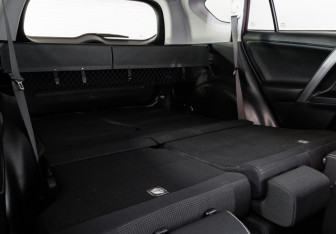 Подержанный автомобиль Toyota RAV4 2017 года (21 фото)