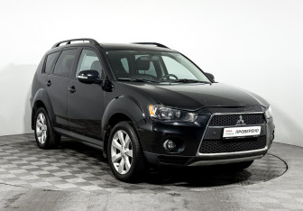 Подержанный автомобиль Mitsubishi Outlander 2012 года (3 фото)