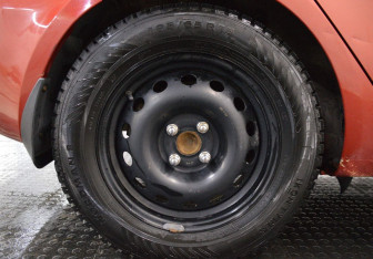 Подержанный автомобиль Kia Rio Hatchback 2014 года (9 фото)