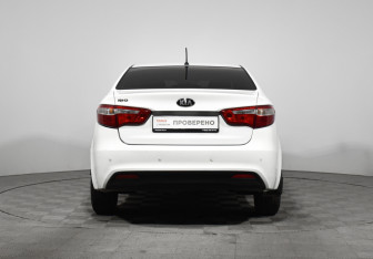 Подержанный автомобиль Kia Rio Sedan 2015 года (6 фото)
