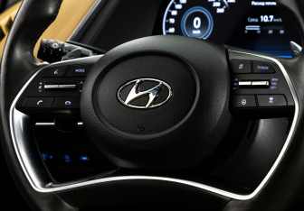 Подержанный автомобиль Hyundai Sonata 2022 года (15 фото)