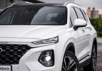 Подержанный автомобиль Hyundai Santa Fe 2019 года (2 фото)