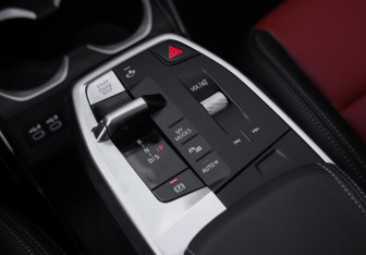 Подержанный автомобиль BMW X1 2024 года (24 фото)
