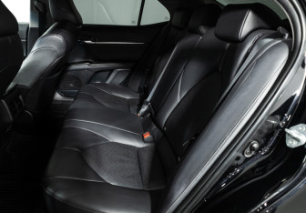 Подержанный автомобиль Toyota Camry Sedan 2021 года (10 фото)